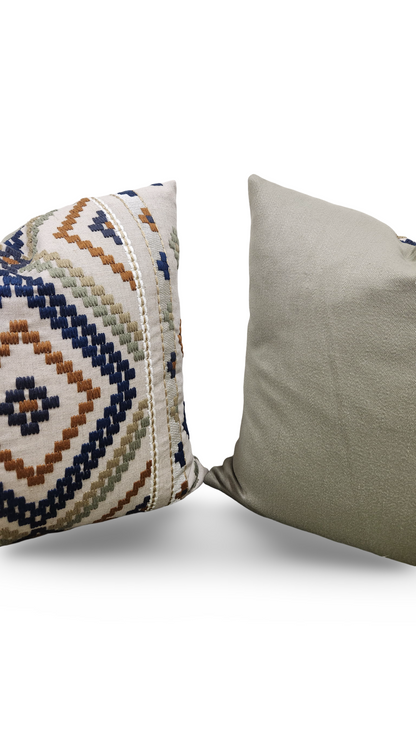 GP & J Baker Decorative Pillow Nympheus 18x18" Knife Edge Cover