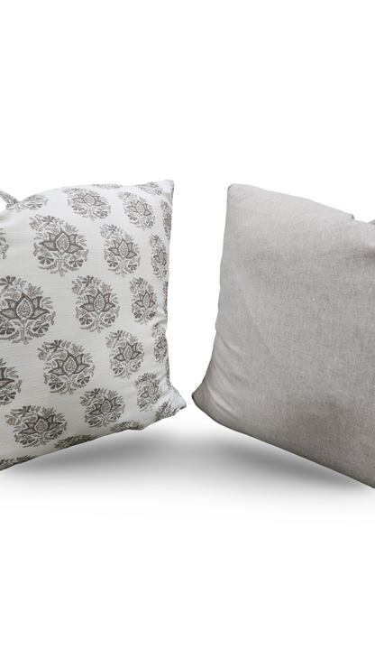 Decorative Pillow Arjan Lynx 22x22" Knife Edge Cover