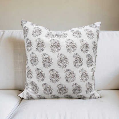 Decorative Pillow Arjan Lynx 22x22" Knife Edge Cover