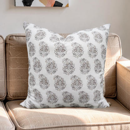 Decorative Pillow Arjan Lynx 22x22" Knife Edge Cover
