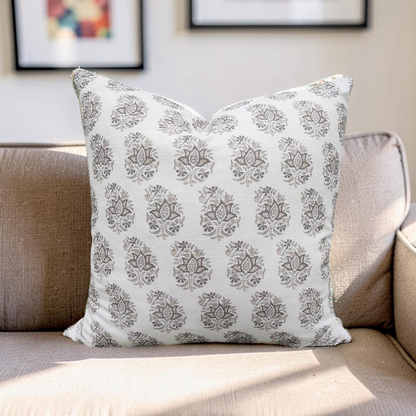 Decorative Pillow Arjan Lynx 22x22" Knife Edge Cover
