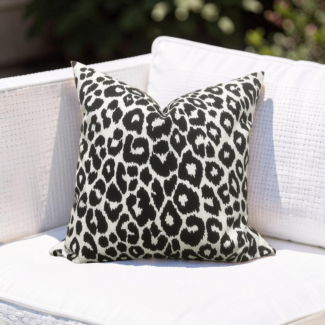Outdoor Decorative Pillow Iconic Leopard Knife Edge Cover