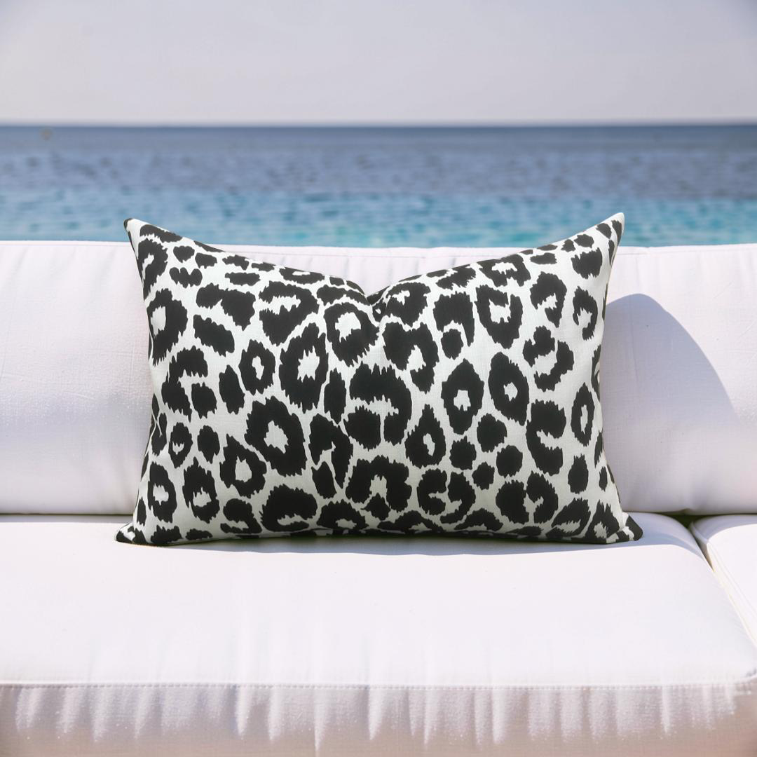 Outdoor Lumbar Pillow Iconic Leopard Knife Edge Cover